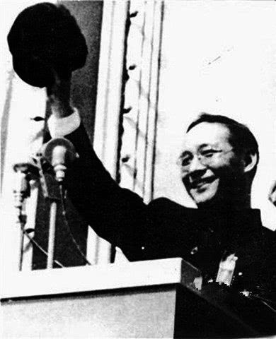 他是革命大功臣,建国后被毛主席下令逮捕,关押