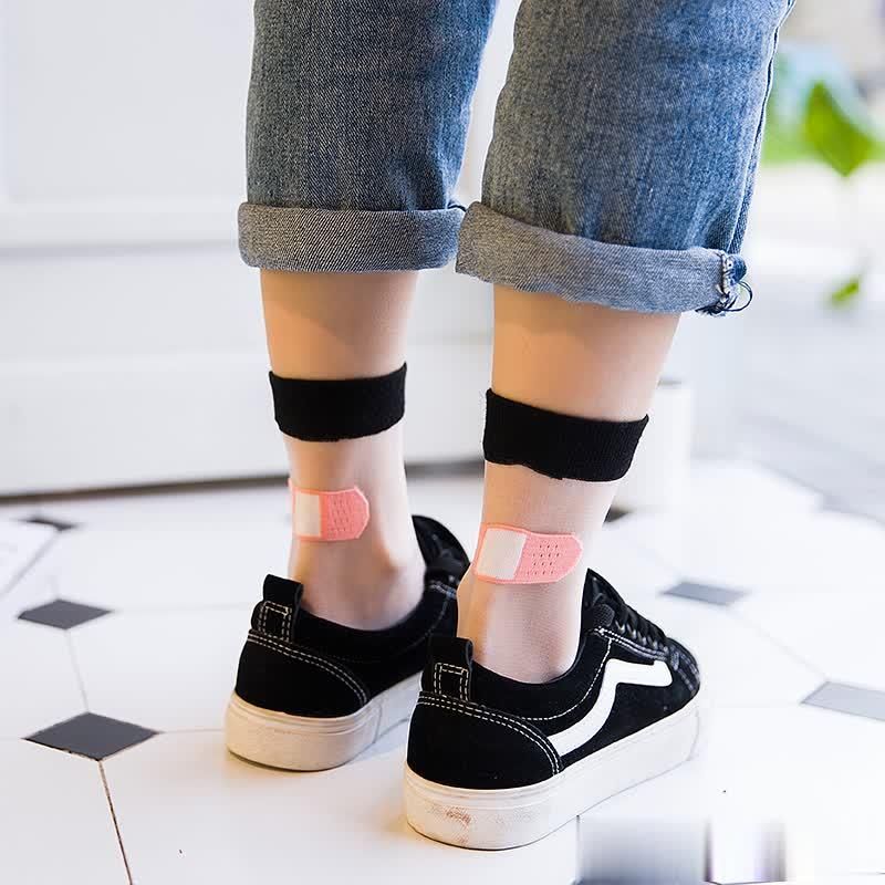 还在穿船袜、堆堆袜?早过时了,时下流行玻璃袜