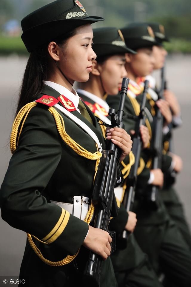 女兵在阅兵仪式想上厕所,会怎么办?看完很佩服-北京时间