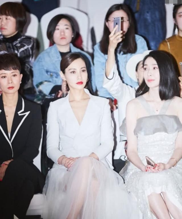 38岁江玉燕近照曝光,惊艳回归,撞脸Angelaba