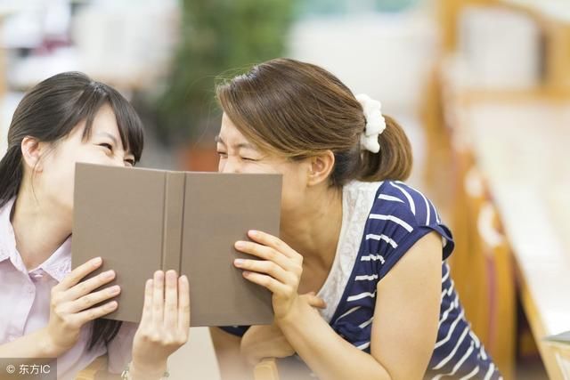 大学教师和公务员都考上了,去哪个好?