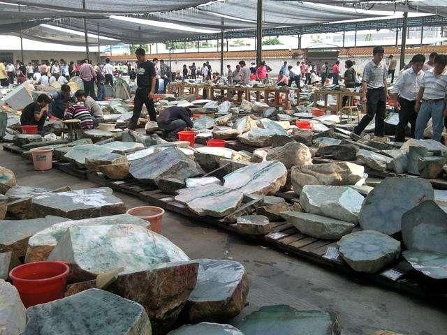 中国赌石市场,你选哪里?