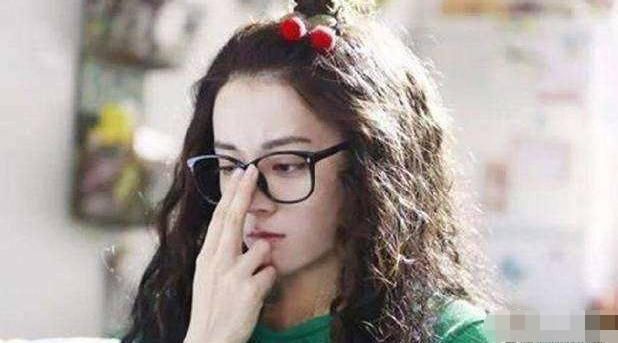 刘亦菲戴眼镜,杨幂戴眼镜,刘诗诗戴眼镜,都没有