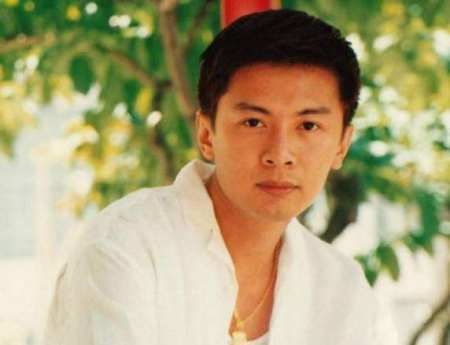 他是最经典的"林平之",曾经一晚输了1个亿,如今剃光头出家