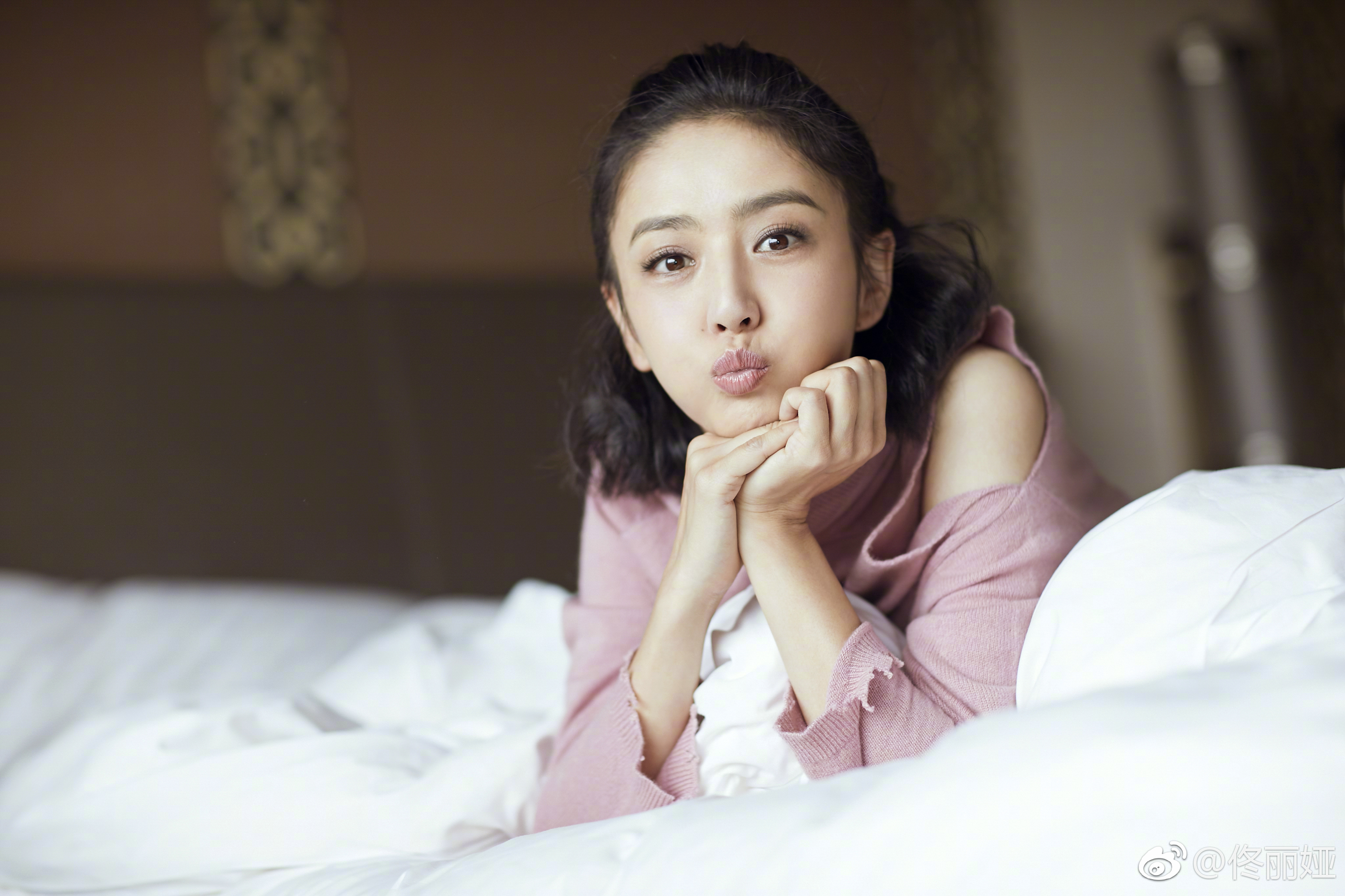 佟丽娅七夕晒照和陈思诚零互动 网友:你值得更好的