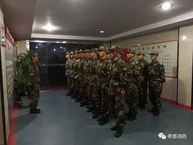 烈火淬精兵--孝感消防22名新兵投入一线执执勤