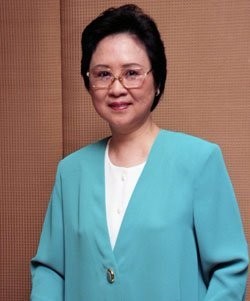 曾为爱逼得母亲绝食,现又要求死后花葬,琼瑶才是真·玛丽苏女王