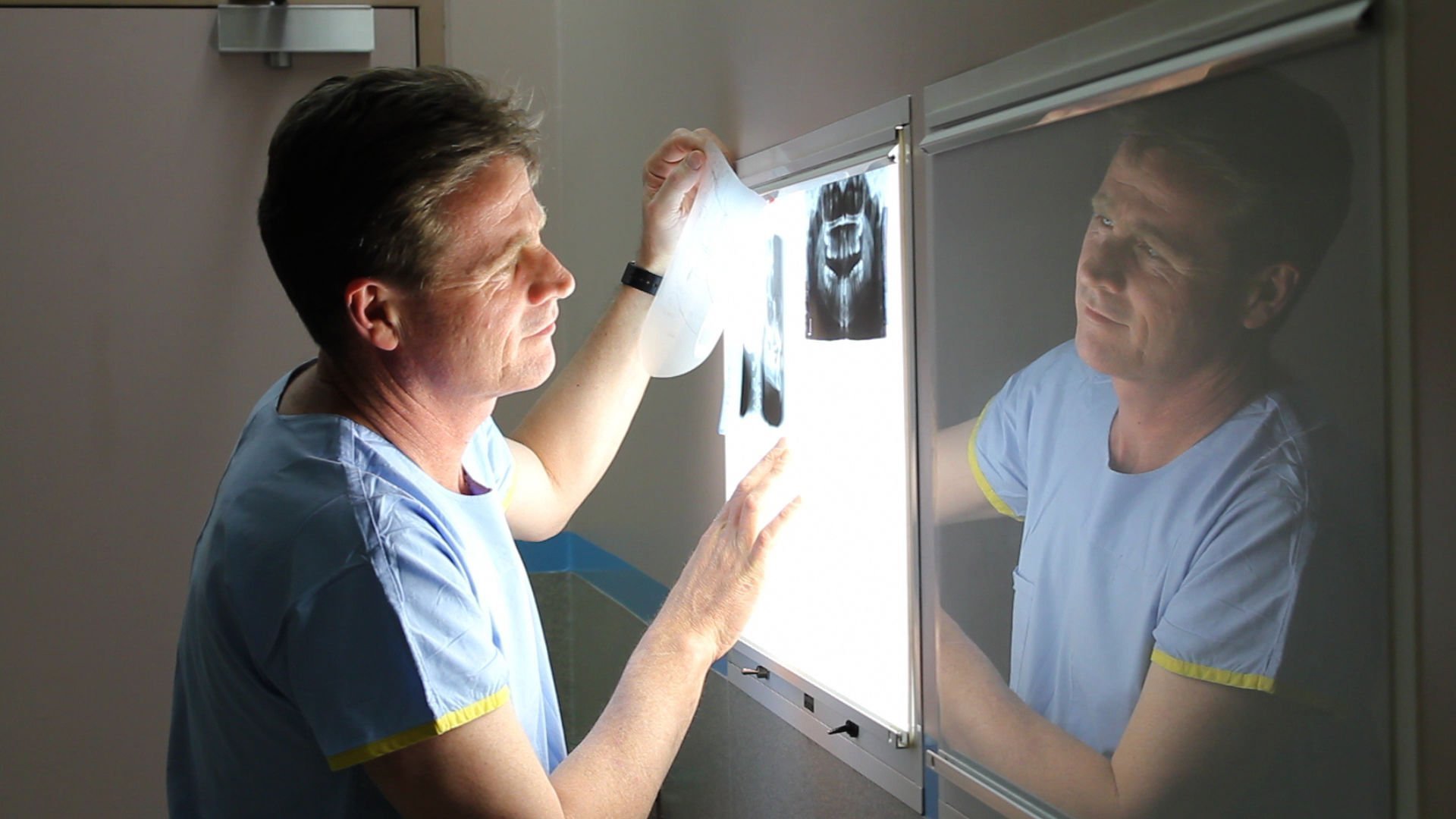 尸检人员的别样人生:不怕尸体断骸,但看到肉不敢下嘴!