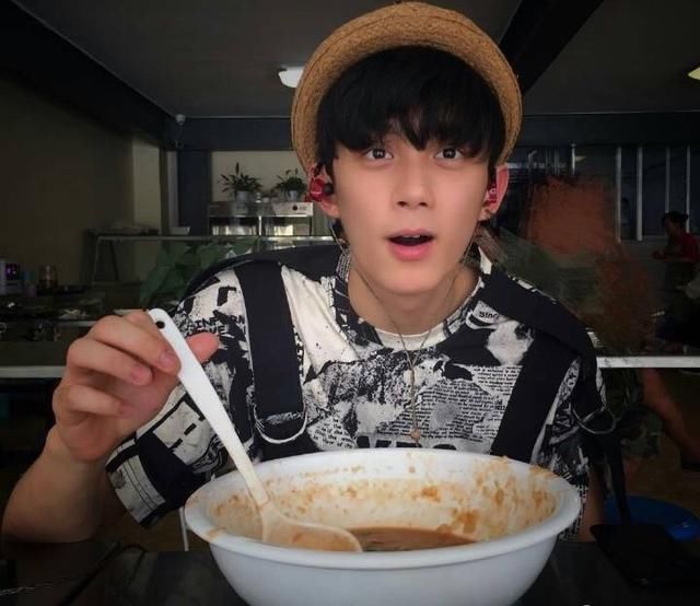 赵丽颖问吴磊喜欢什么样的女生,这回答说的不