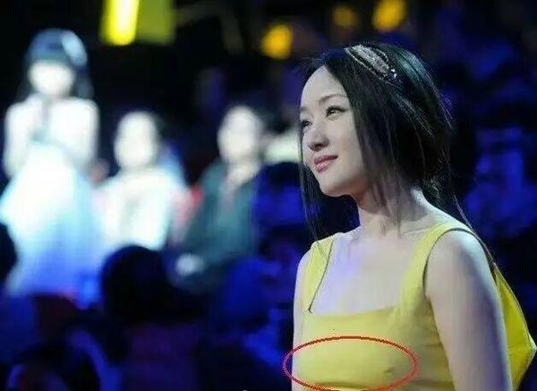 玉女形象的杨钰莹在节目中也不穿内衣
