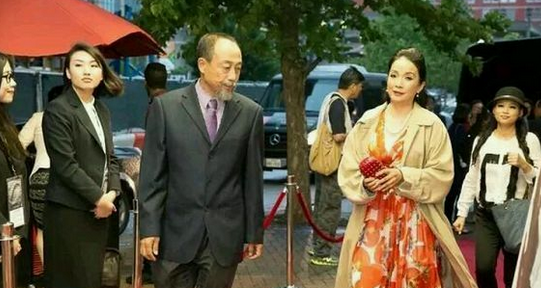 杨幂获休斯顿国际电影节最佳女主演,然而小金