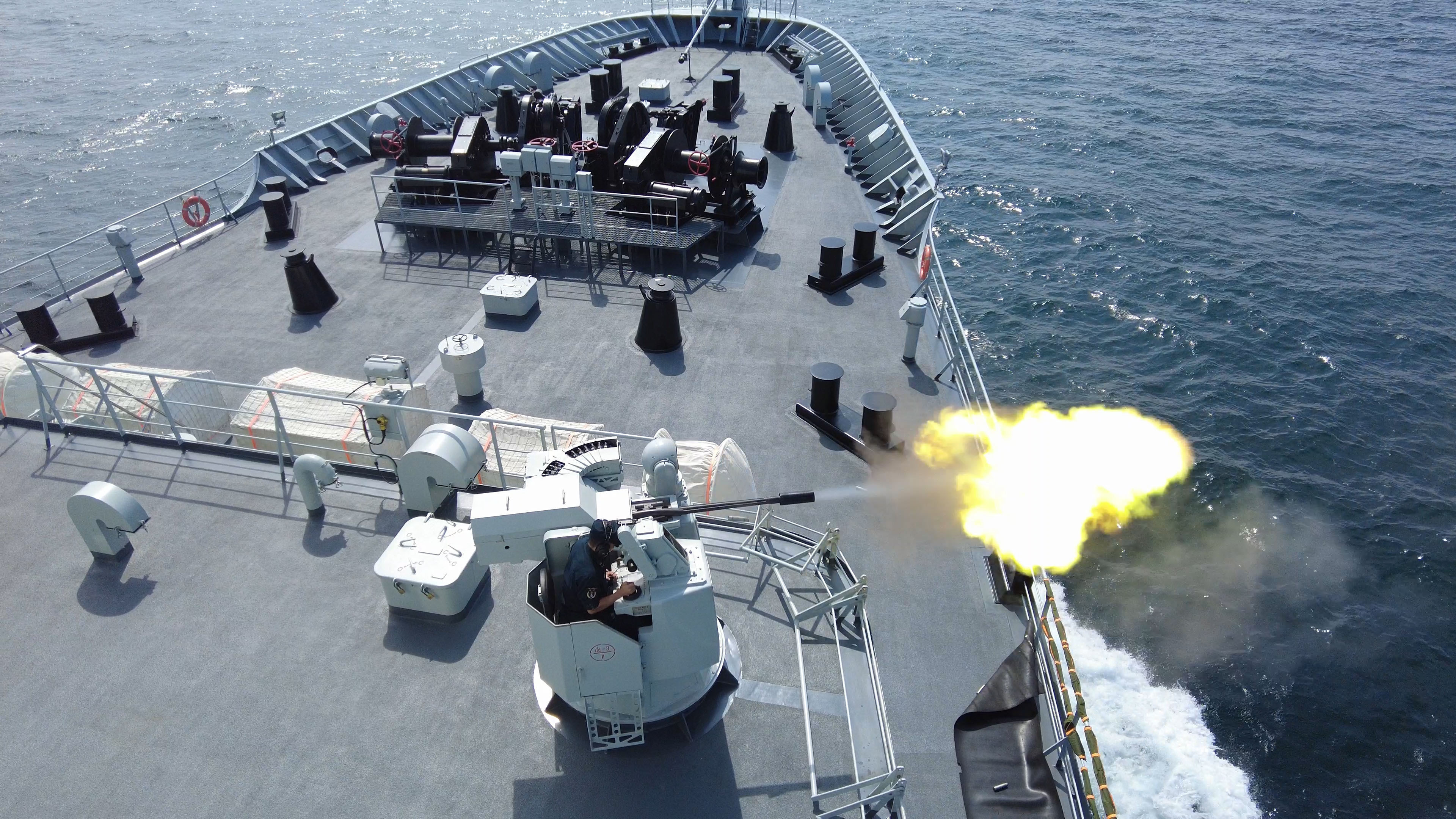  利剑出鞘舰炮吼 第42批护航编队首次开展多科目实弹射击演练 利剑出鞘舰炮吼 第42批护航编队首次开展多科目实弹射击演练