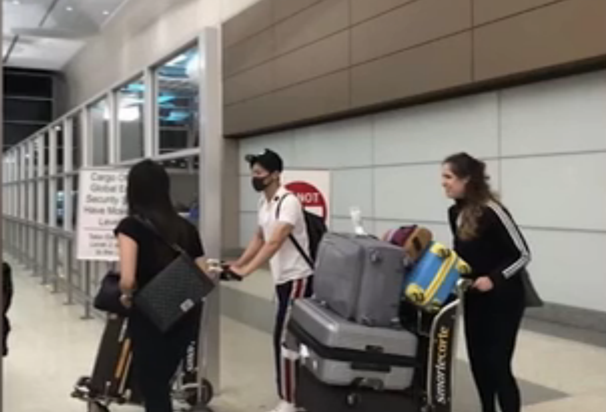 曝范冰冰李晨注销中国籍 并将名下67.8亿存款