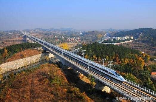 给中国西部修铁路又不赚钱为何国家还不停的修