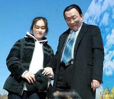 侯耀华为什么可以继承侯耀文的遗产?