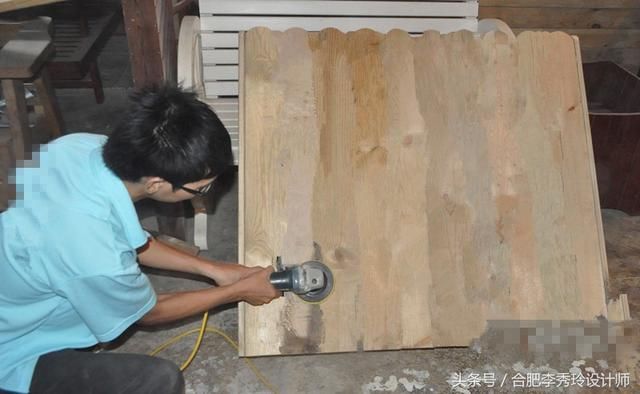 木墙板上能不能直接贴壁纸?看完才知我家错得