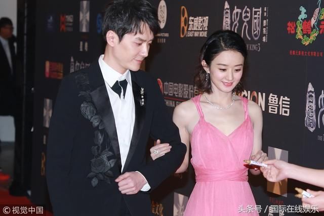 赵丽颖穿粉裙美到发光 大秀裸背露旧伤