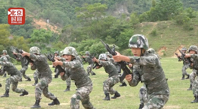 血性张扬!看“红四连”步兵演绎精武锻造新型陆战猛虎 血性张扬!看“红四连”步兵演绎精武锻造新型陆战猛虎