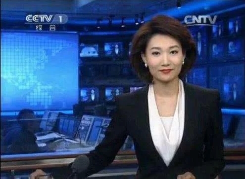 央视新闻主播李梓萌参加综艺 摘掉假发后气质秒杀全场