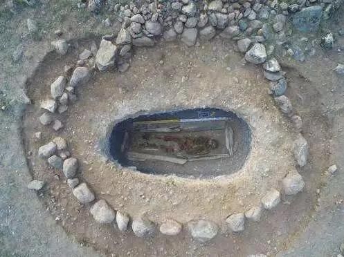 韩国人找到大汉将军李陵墓,身穿汉服下葬证明