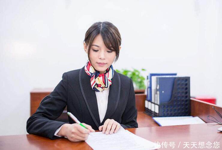 相恋三年,男友带着彩礼上门提亲,吃饭时他说句