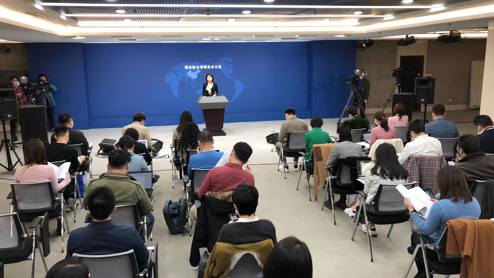 国台办:坚决反对美国向中国台湾地区出售武器 国台办:坚决反对美国向中国台湾地区出售武器