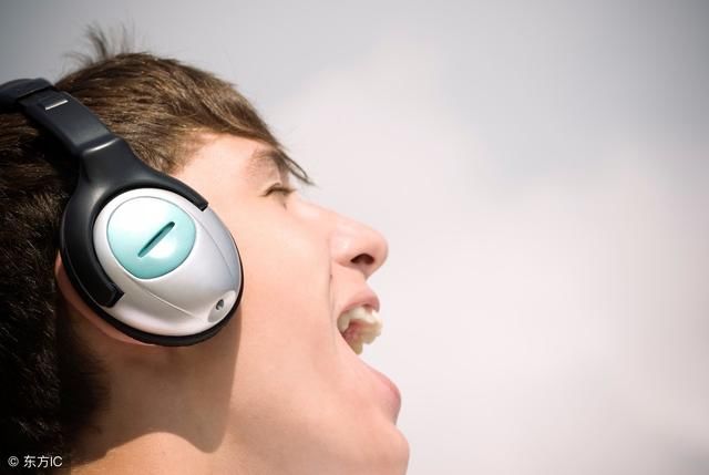 如何评价三星S8送的爱科技耳机?