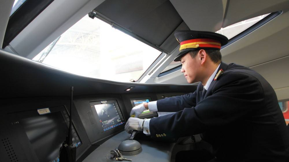 【独家】高铁司机是怎样炼成的? 【独家】高铁司机是怎样炼成的?