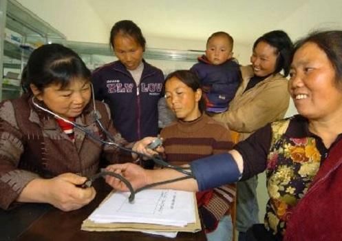 曾经火热的农村合作医疗,今年农民却不想交钱