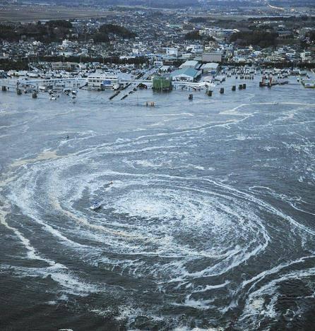 日本11年大地震引起的巨大海啸,场面和世界末