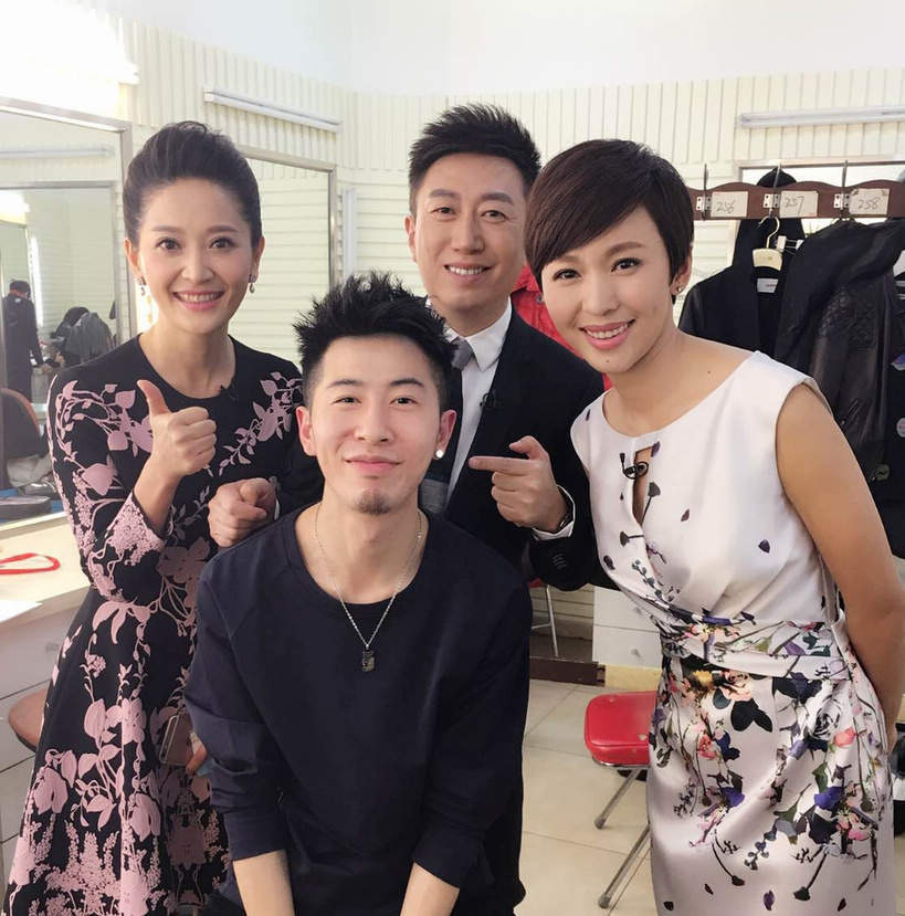 1/ 6 3月15日,主持人撒贝宁,欧阳夏丹,陈伟鸿,谢颖颖和总导演玩转315