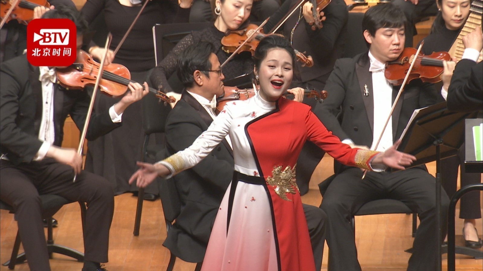 龚爽、黄蒙拉在“献给百年”音乐会中致敬经典 龚爽、黄蒙拉在“献给百年”音乐会中致敬经典