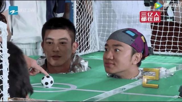 杨幂和张云龙上《奔跑吧》,鹿晗脖子上的草莓