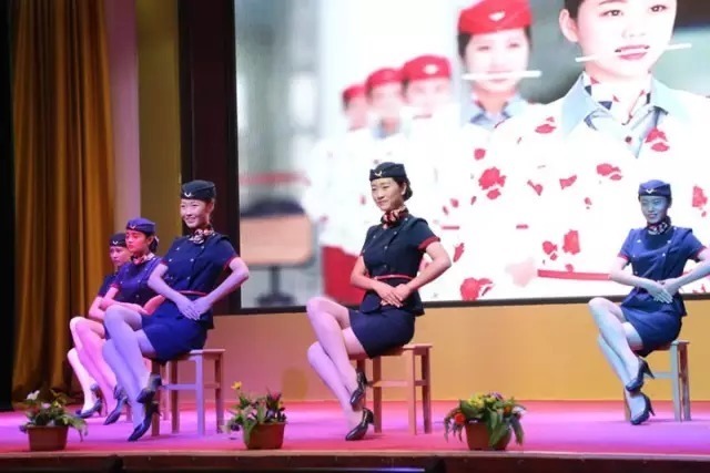 渭南市轨道交通运输高级技工学校招生说明会上学生专业技能展示登峰造极