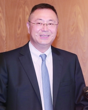 出席嘉宾深圳市新星轻合金材料股份有限公司董事长,总经理 陈学敏先生