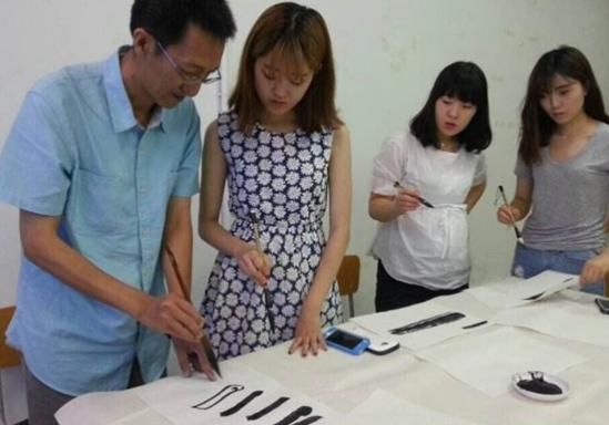 韩国人嫌弃中国学生,抱怨在一起真倒霉,网友:你