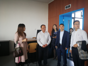 市人社局局长何万高率队调研四川城市职业学院