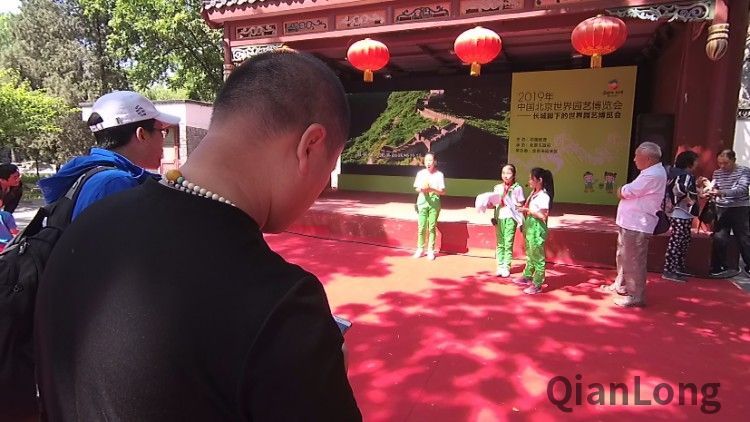 北京50多所学校的中小学生走进大观园感受园