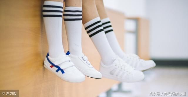 如何教2、3岁的宝宝穿鞋,才能不把鞋穿反?只需