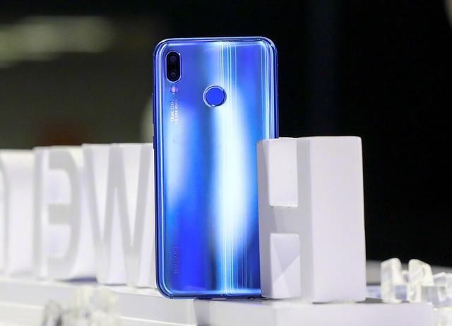 华为P20机模采用正面Home键指纹!更小的额头