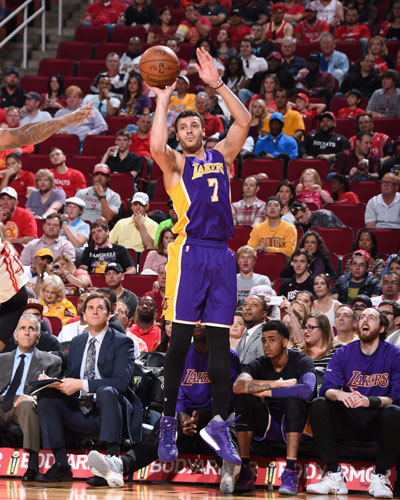 北京时间9月5日,据美媒体报道,在接受采访时,湖人球员小拉里-南斯表示