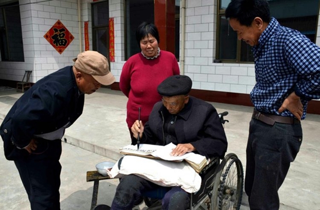 锣鼓老艺人 无偿捐赠威风锣鼓鼓谱