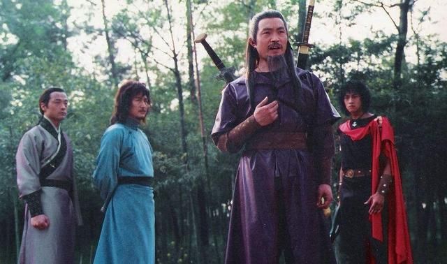 无名师弟破军被皇影七式刀意重创,幸亏聂风所