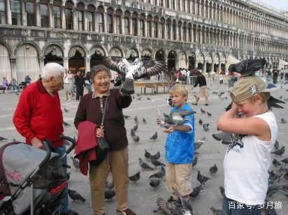 外国人老说中国人素质低,看看他们旅游都干了
