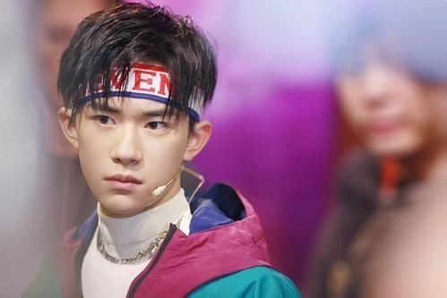 《这就是街舞》总决赛高能预警,易烊千玺胸肌