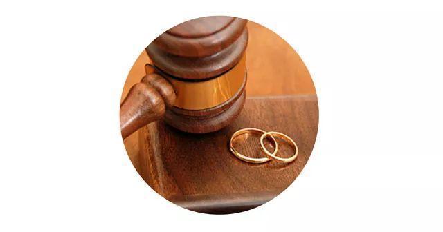 结婚后与他人同居是否构成重婚罪?法律上是