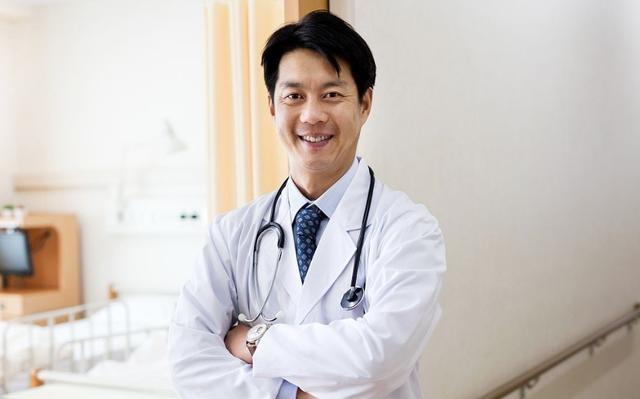 骨科大夫说:腰椎、颈椎病睡觉一定要注意,睡姿