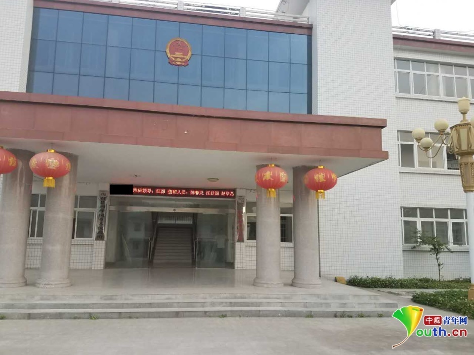 河南南召一老人乡政府坠亡 原因尚不清楚 河南南召一老人乡政府坠亡 原因尚不清楚