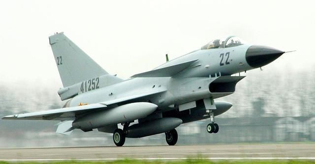 F16总师嘲笑歼20: 鸭翼装对手身上最好? 已笑