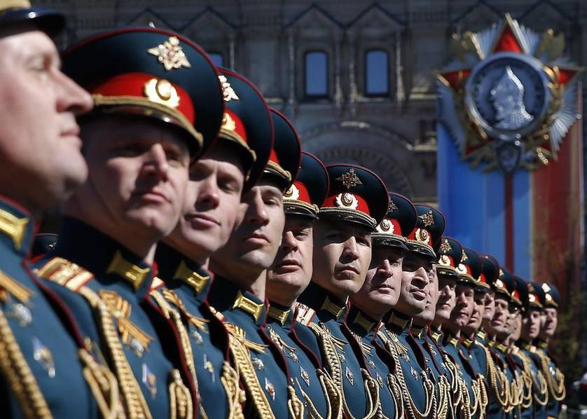 彩排现场身着礼服的俄罗斯士兵彩排现场身着礼服的俄罗斯士兵